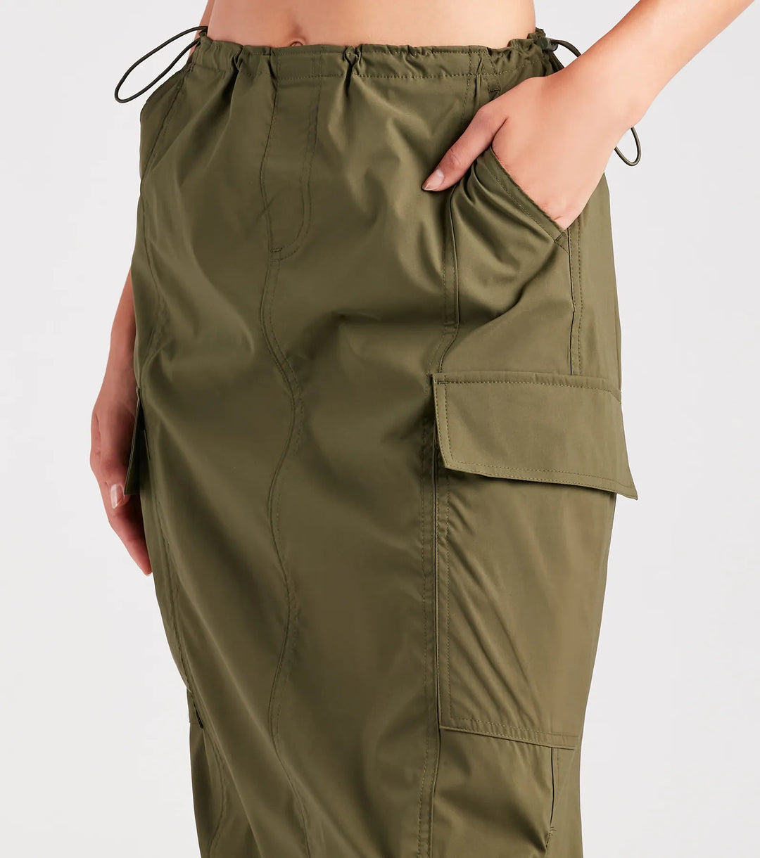 Zij is een Trendsetter Nylon Parachute Midi Rok