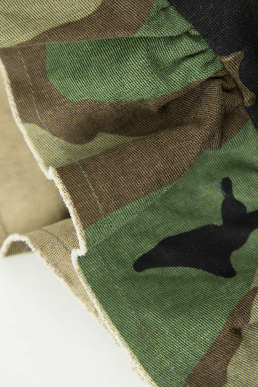 Winslet - Trendy Camo Crop Ruffle Dames T-shirt