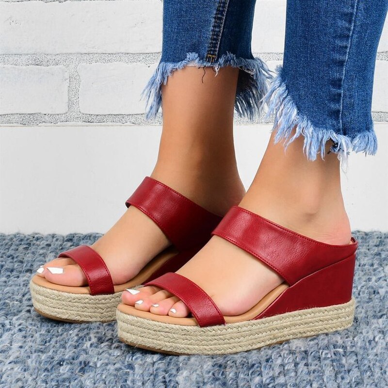 Zomer dames sandalen op een platform