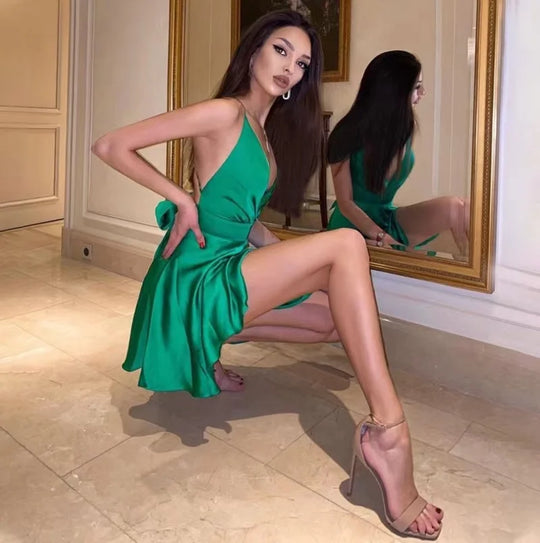 Zwevende Cocktailjurk met V-hals