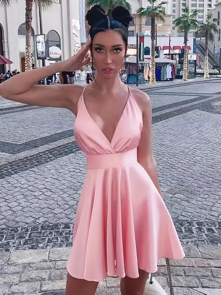 Zwevende Cocktailjurk met V-hals