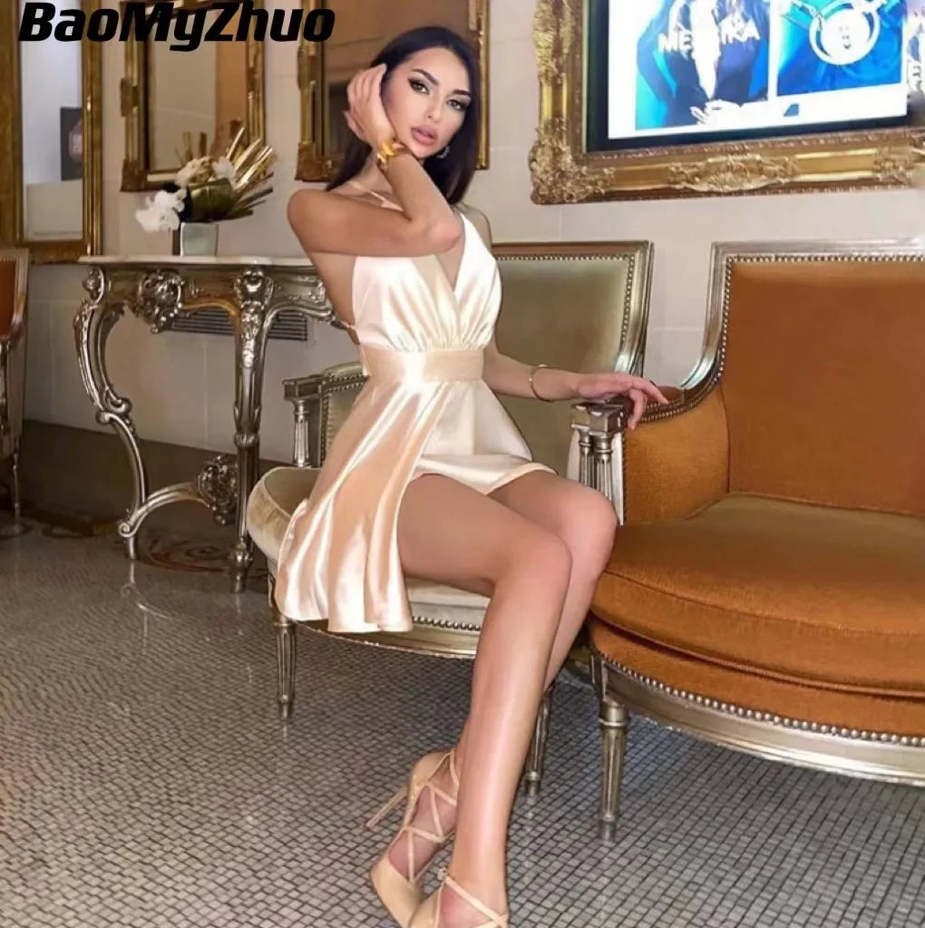 Zwevende Cocktailjurk met V-hals