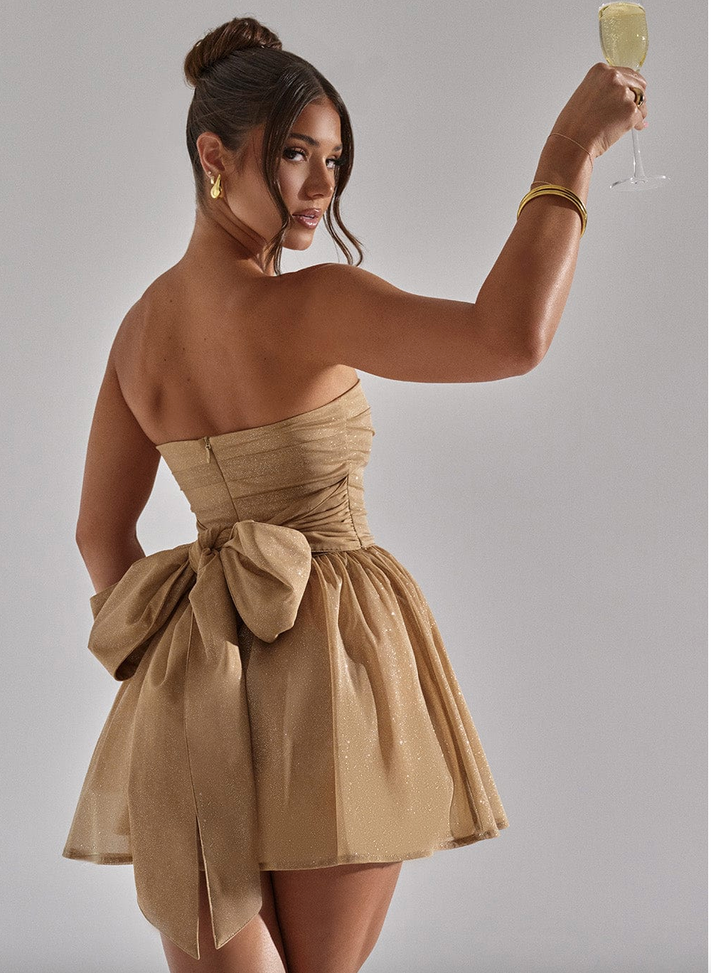 Zwarte Strapless Glitter Jurk – Korte Party Dress met Sprankelend Effect