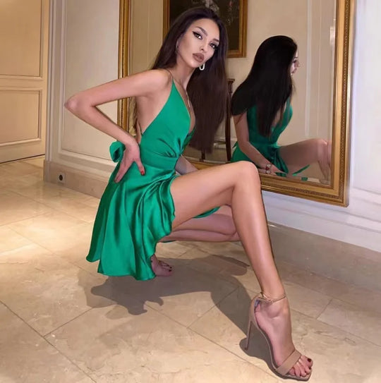 Zwevende Cocktailjurk met V-hals