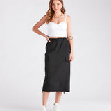 Zij is een Trendsetter Nylon Parachute Midi Rok