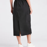 Zij is een Trendsetter Nylon Parachute Midi Rok