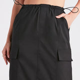 Zij is een Trendsetter Nylon Parachute Midi Rok