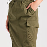 Zij is een Trendsetter Nylon Parachute Midi Rok