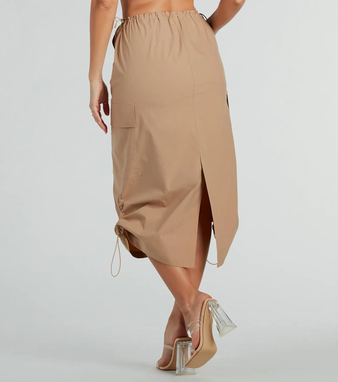 Zij is een Trendsetter Nylon Parachute Midi Rok