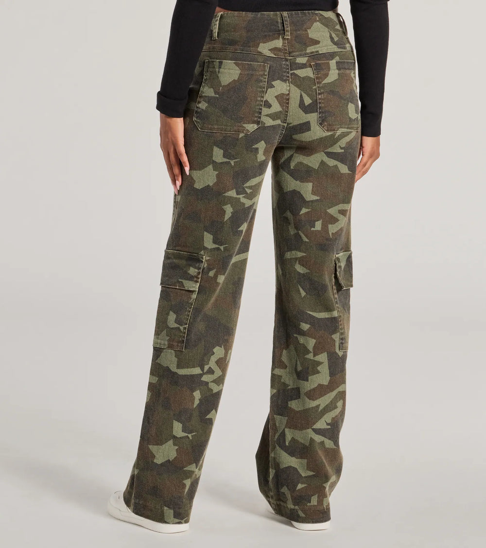 Mooi en Moeiteloos Mid Rise Camo Cargo Denim Broek