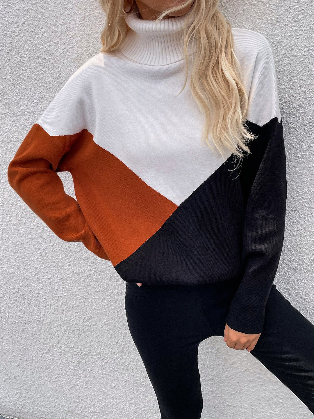 Kleurblok Verlaagde Schouder Turtleneck Trui | Modern & Gezellig