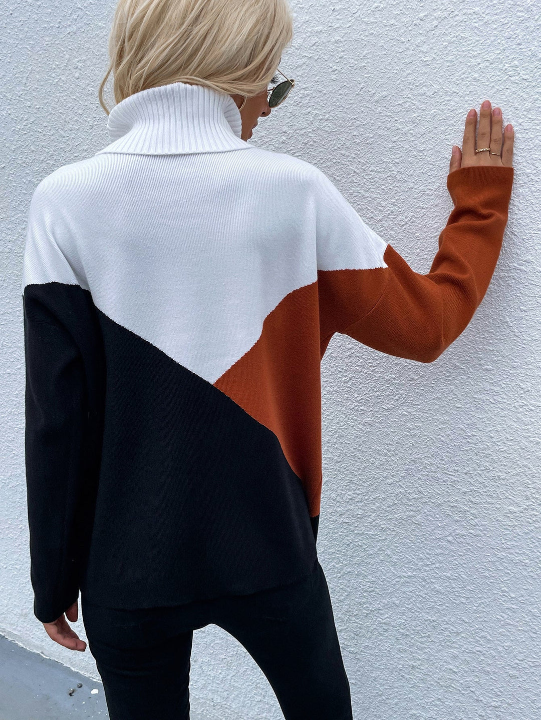 Kleurblok Verlaagde Schouder Turtleneck Trui | Modern & Gezellig