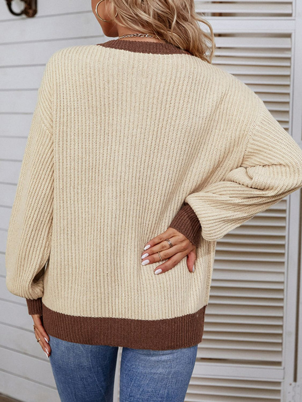 Dames Trui | Contrast Knop Detail | Ribgebreide Lange Pasvorm met Lantaarnmouwen