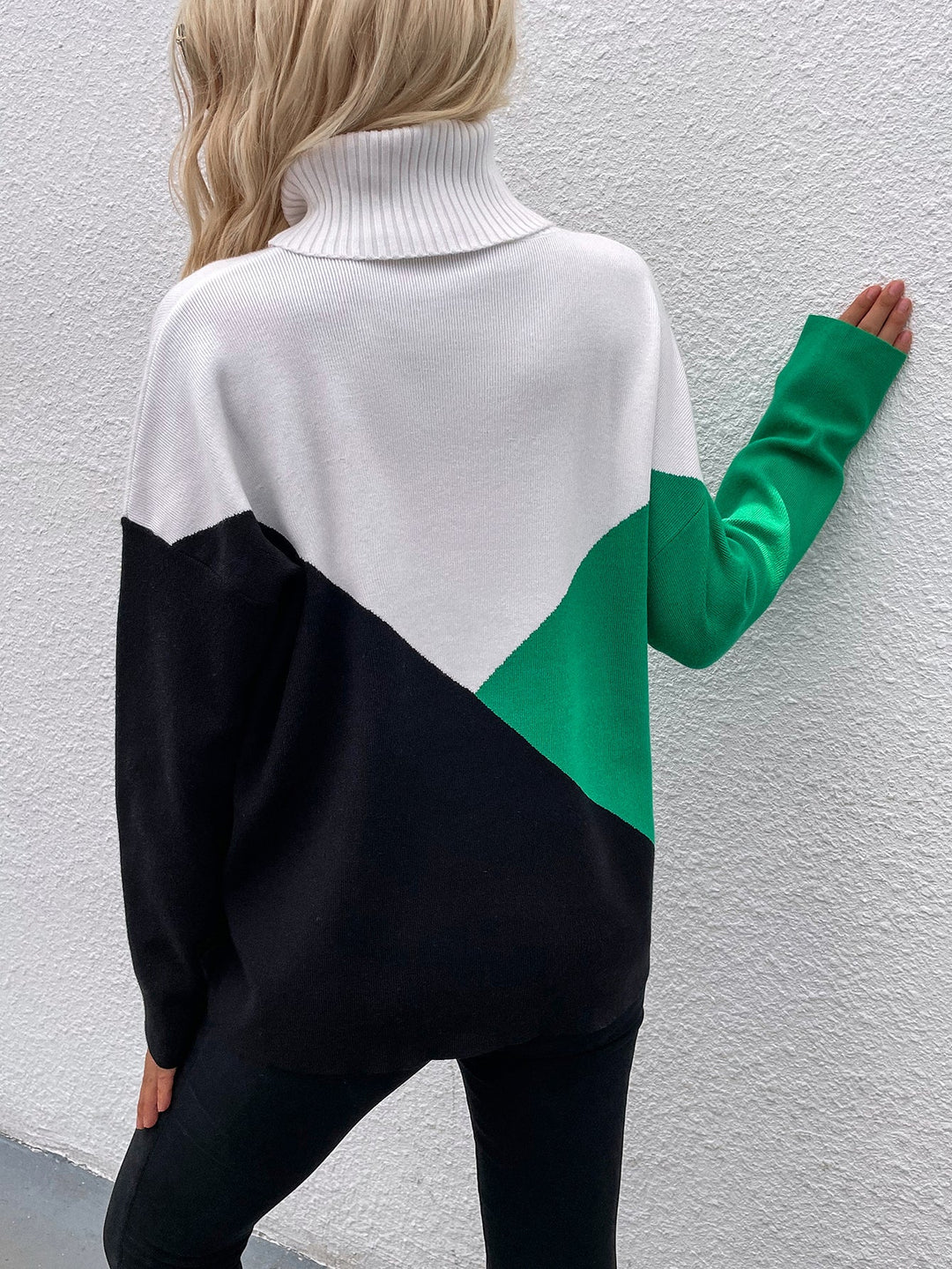 Kleurblok Verlaagde Schouder Turtleneck Trui | Modern & Gezellig
