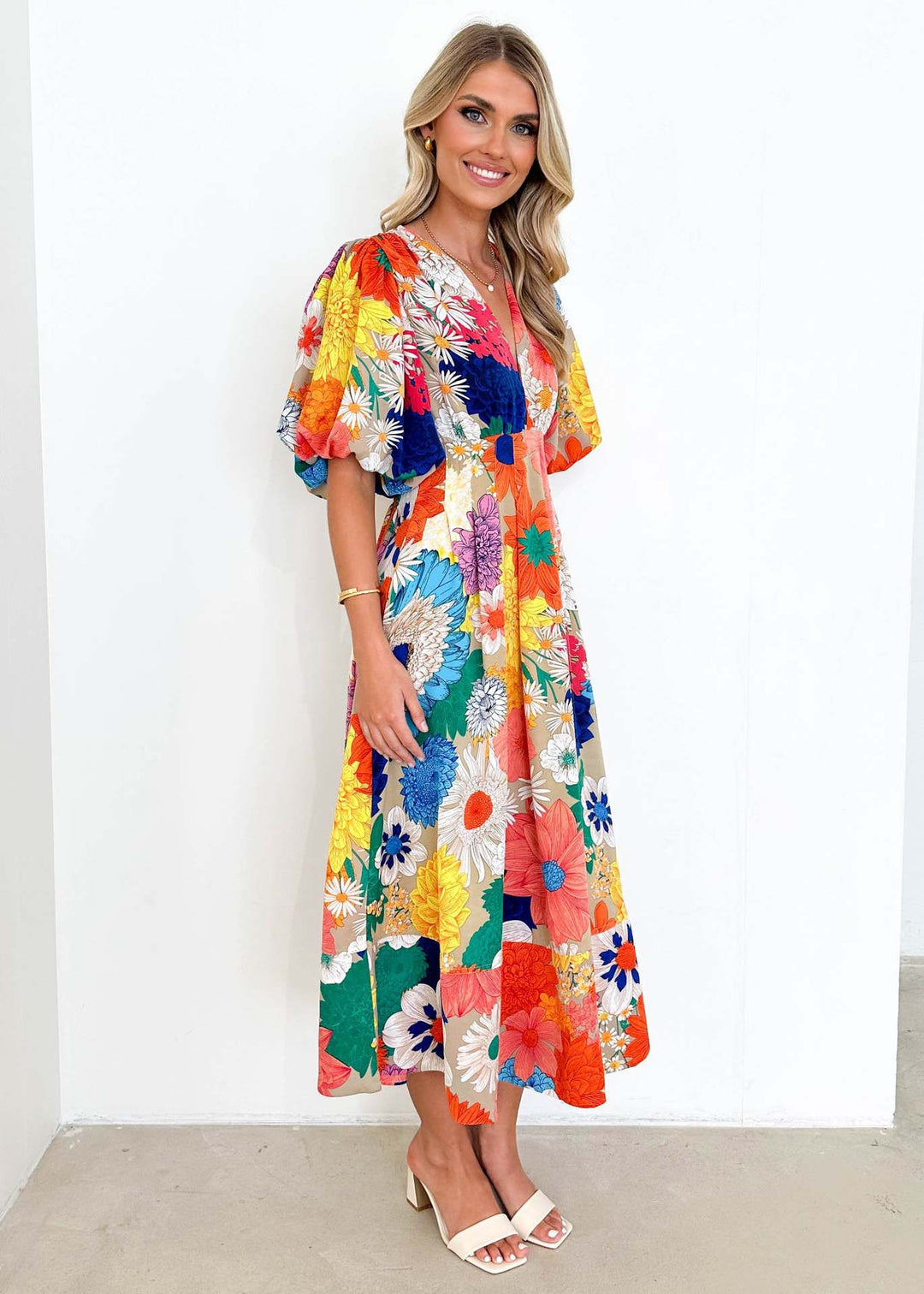 Bloom Elegance – Midi Jurk met Abstracte Bloemenprint
