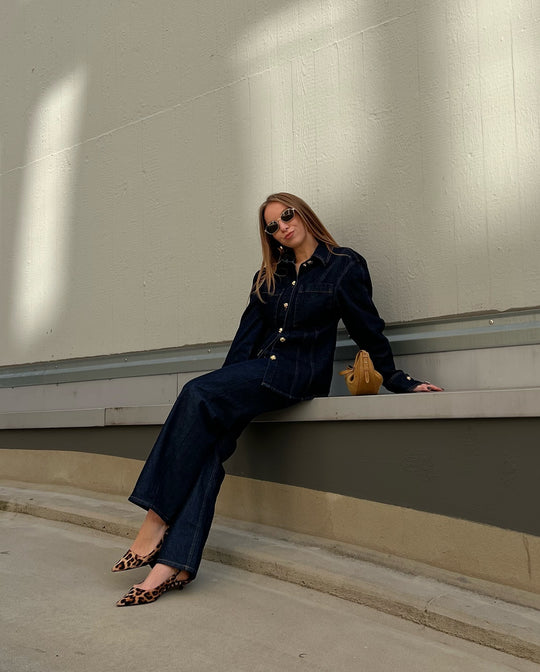 Denim Co-ord Set Dames – Spijkerblouse met Gouden Knopen & Flared Jeans