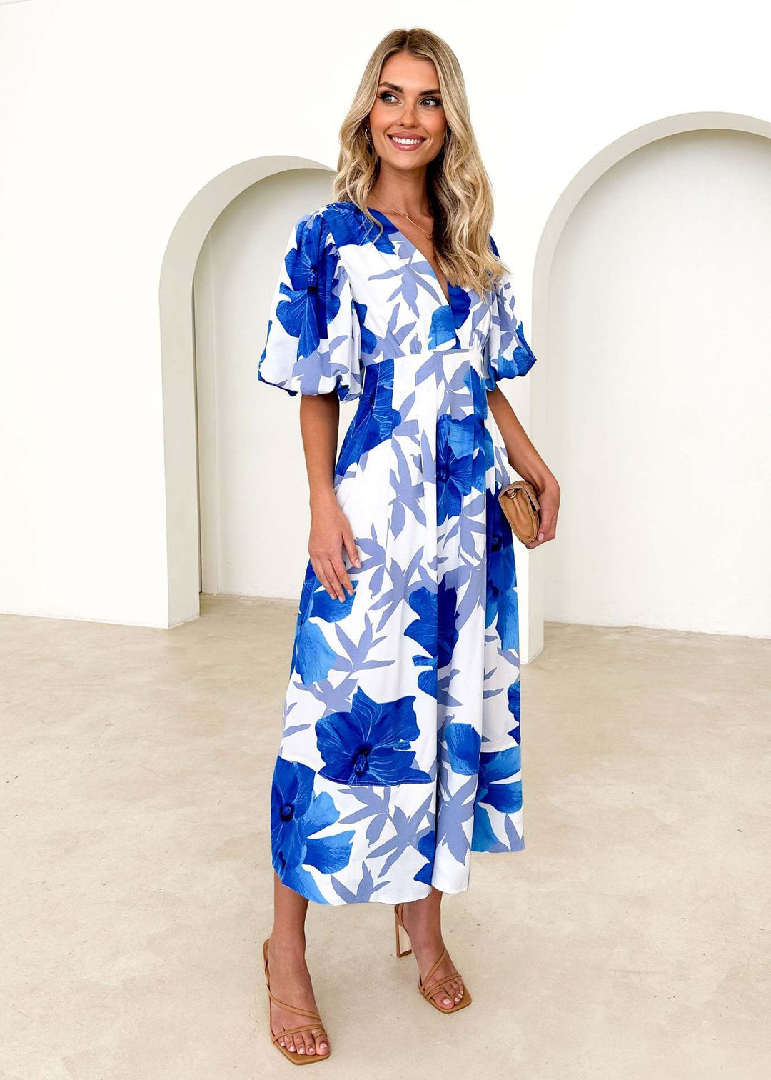 Bloom Elegance – Midi Jurk met Abstracte Bloemenprint