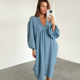 "VIOLET - Casual en comfortabele jurk" can be rewritten as "VIOLET - Ontspannen en comfortabele jurk".
