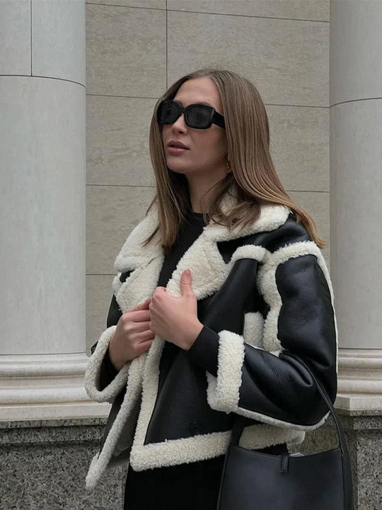 Dames Korte Oversized Winterjas met Contrasterende Afwerking | Modieuze Statement Jas