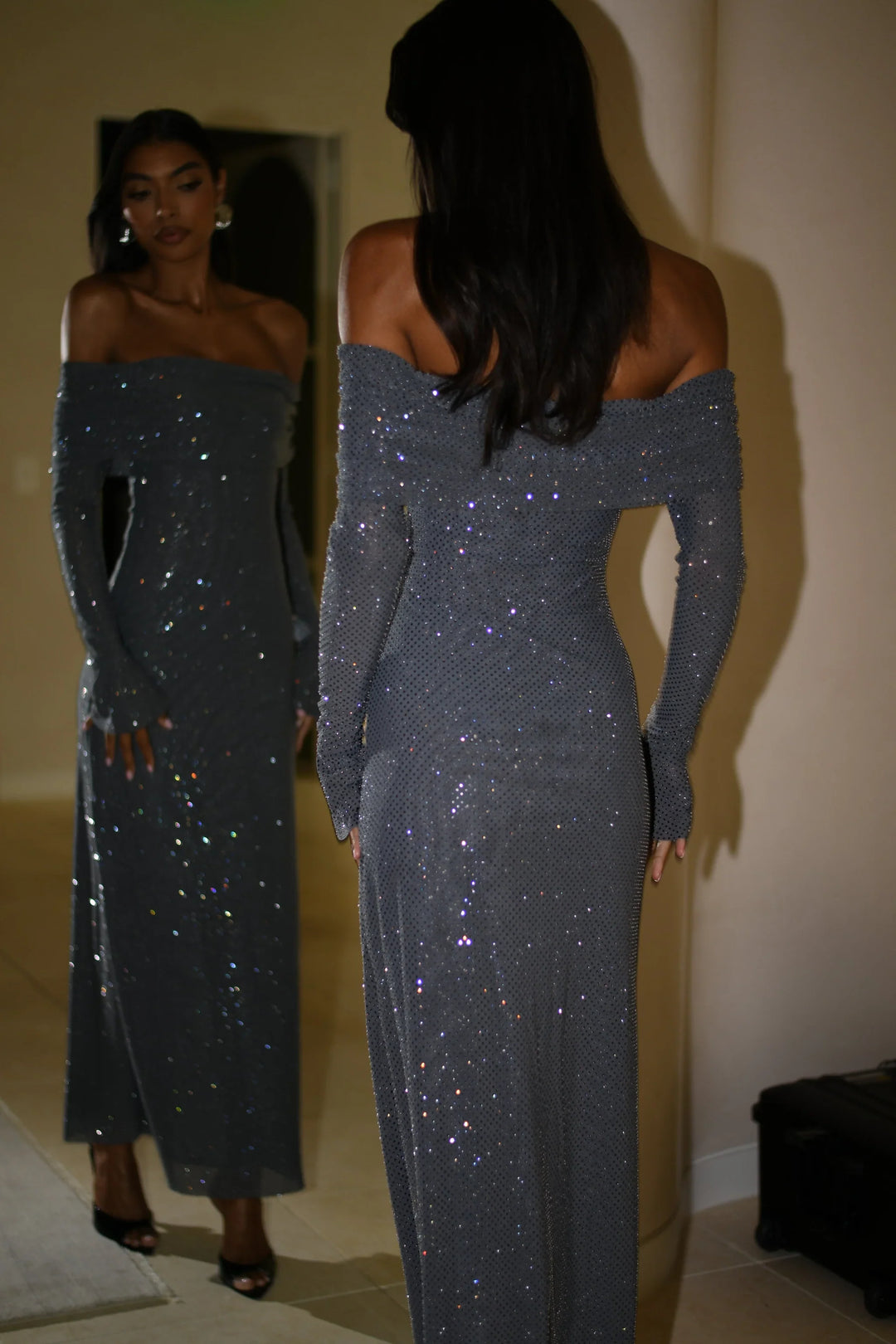 Luxe Off-Shoulder Maxi-jurk met Rhinestones – Elegant en Verfijnd