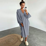 "VIOLET - Casual en comfortabele jurk" can be rewritten as "VIOLET - Ontspannen en comfortabele jurk".