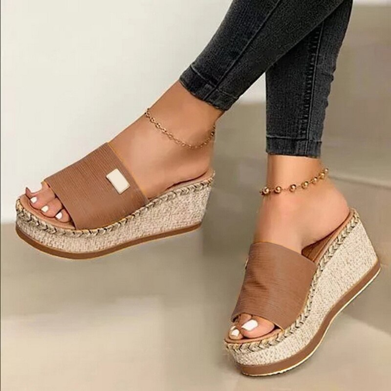 Dames wedgeschoenen - comfortabele zomer slippers met gevlochten zool