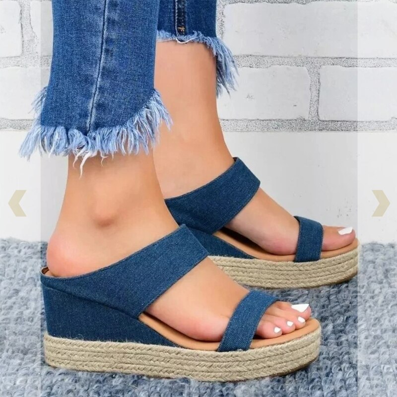 Zomer dames sandalen op een platform