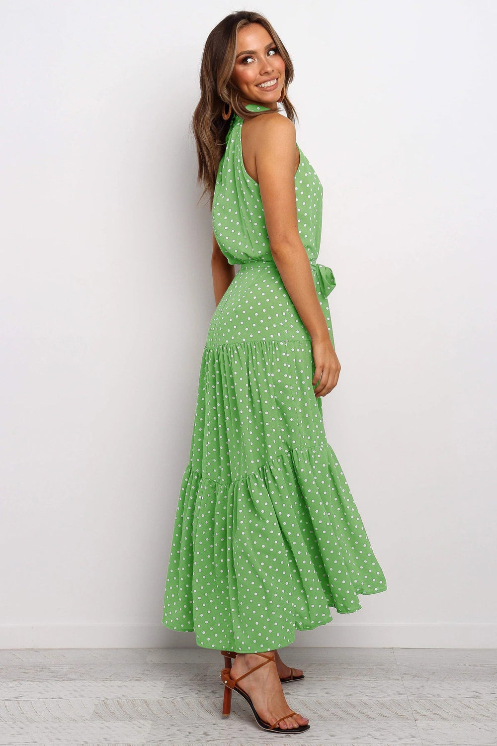 Elegante Midi Jurk met Stipjes en Halsband