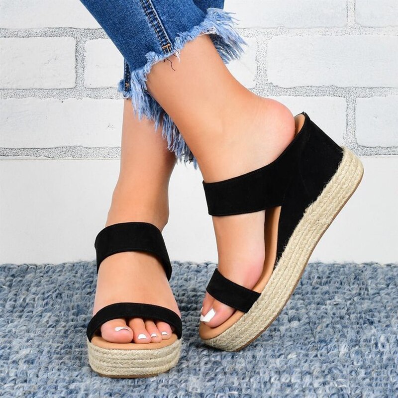 Zomer dames sandalen op een platform