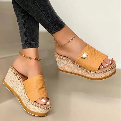 Elegante damesschoenen op een wedge