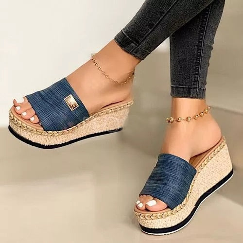 Elegante damesschoenen op een wedge