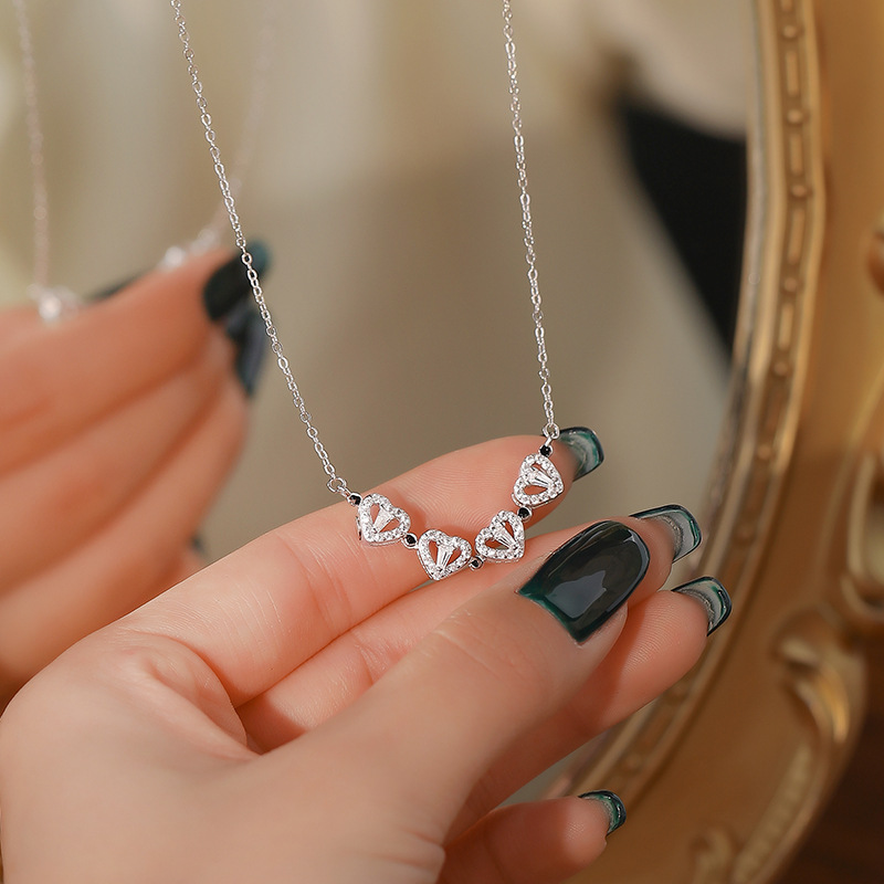 Dames Ketting met Harten en Cirkel Hanger | Verstelbare 18K Goudkleurige Halsketting | Zirkonia Sieraden