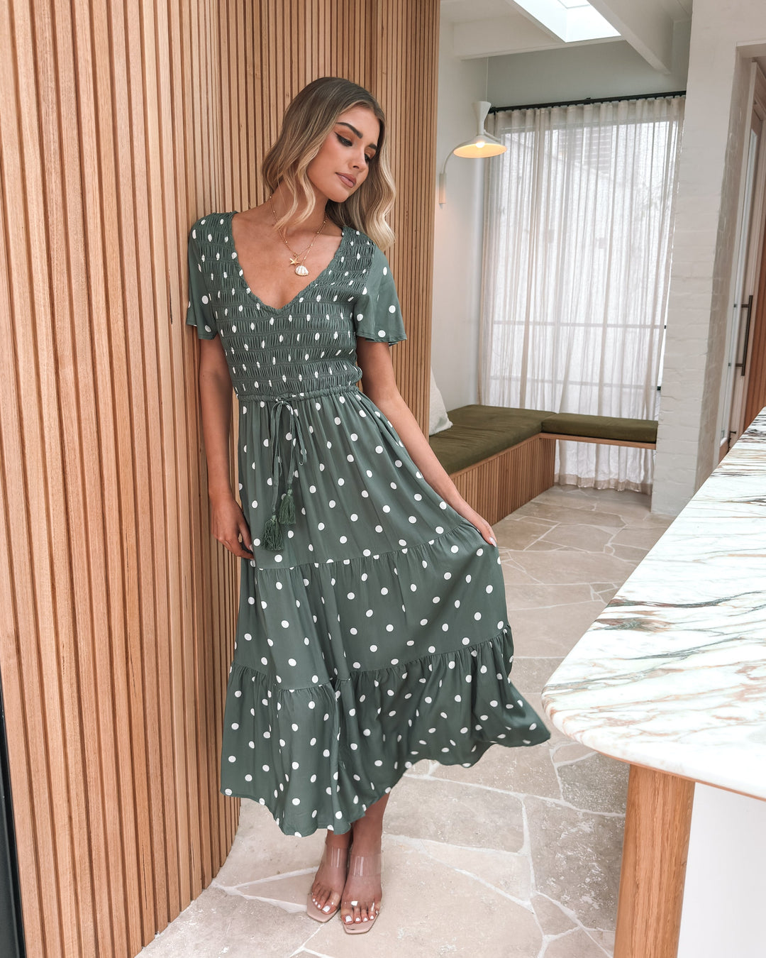 Dames | Midaxi Jurk | V-hals | Fluttermouwen | Gerimpeld Lijfje | Tailleband | Gelaagde Rok