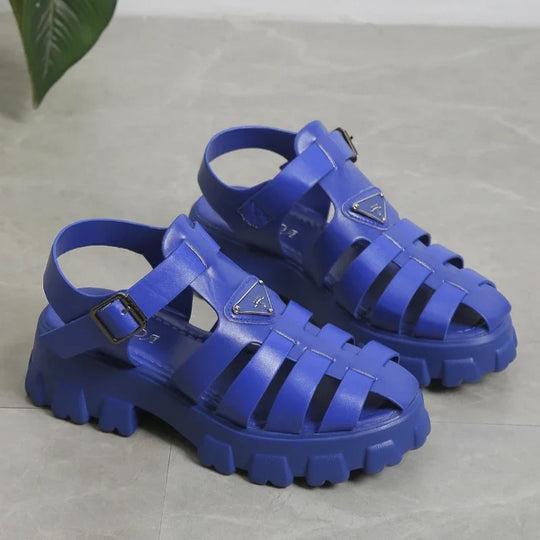 Dames gladiator sandalen op een dikke zool