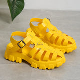 Dames gladiator sandalen op een dikke zool