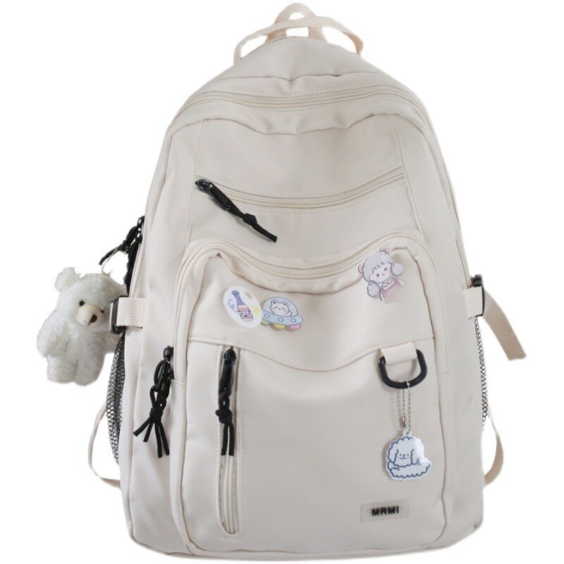 Grote schoolrugzak met sleutelhanger en decoratieve speldjes