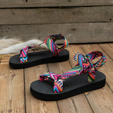 Kleurige dames sandalen in etnische stijl