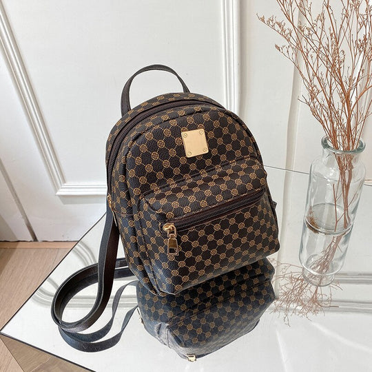 Kleine elegante damesrugzak met een trendy patroon