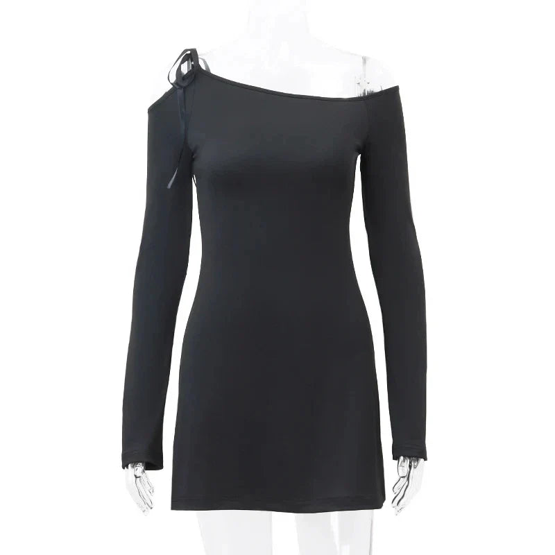 Elegante jurk met één schouder en strik