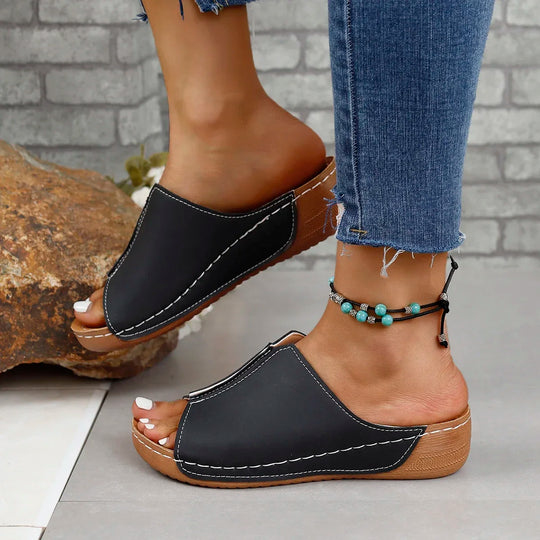 Leren orthopedische dames sandalen op een platform