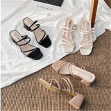 Elegante dames sandalen met hak en een meerbanden ontwerp