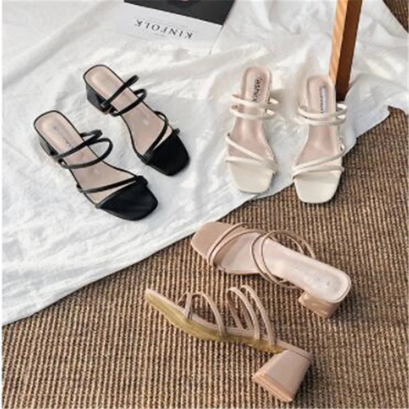 Elegante dames sandalen met hak en meerdere bandjes ontwerp