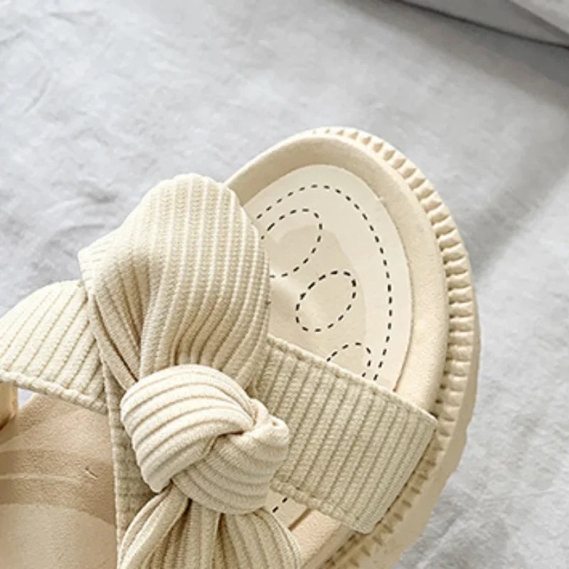 Dames sandalen met strik en decoratieve zool