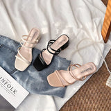 Elegante dames sandalen met hak en een meerbanden ontwerp