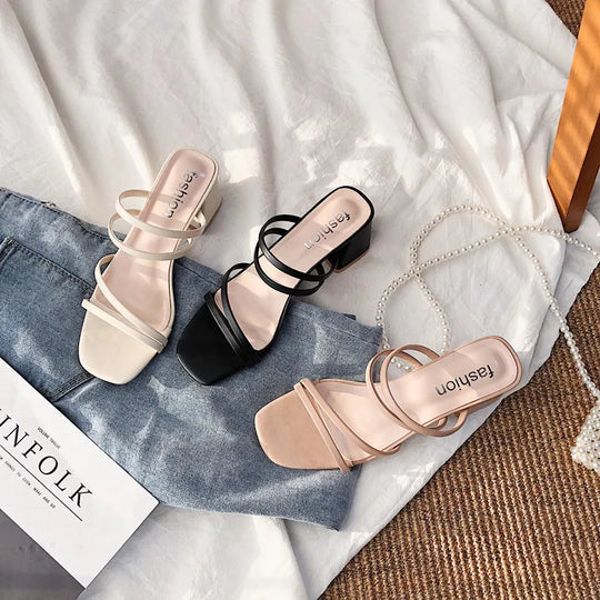 Elegante dames sandalen met hak en meerdere bandjes ontwerp