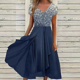 Elegante zomerjurk met kanten bovenstuk en uitlopende rok