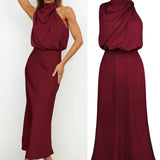 Elegante satijnen midi-jurk met asymmetrische halslijn