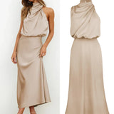 Elegante satijnen midi-jurk met asymmetrische halslijn