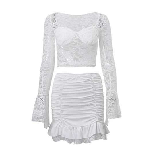 Kanten set: top met lange mouwen en mini rok