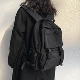 Grote backpack voor avontuurlijke reizen met gespen en zakken